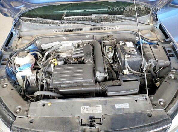 3VW2B7AJ2JM232565 2018 VOLKSWAGEN JETTA Blue უკანა სალონის ხედი