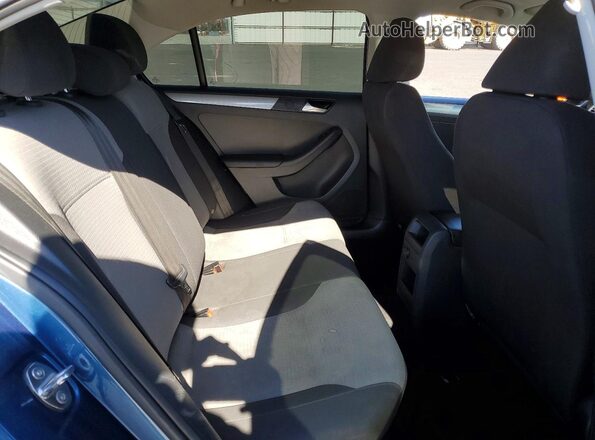 3VW2B7AJ2JM259460 2018 VOLKSWAGEN JETTA Blue Widok tylnych siedzeń