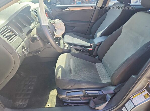 3VW2B7AJ3JM230260 2018 VOLKSWAGEN JETTA Серый Вид салона спереди