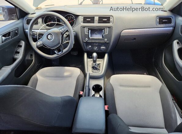 3VW2B7AJ4HM200906 2017 VOLKSWAGEN JETTA Черный Вид панели приборов