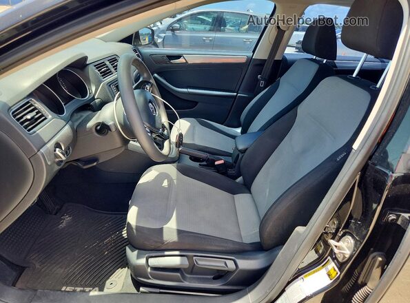 3VW2B7AJ4HM200906 2017 VOLKSWAGEN JETTA Черный Вид салона спереди