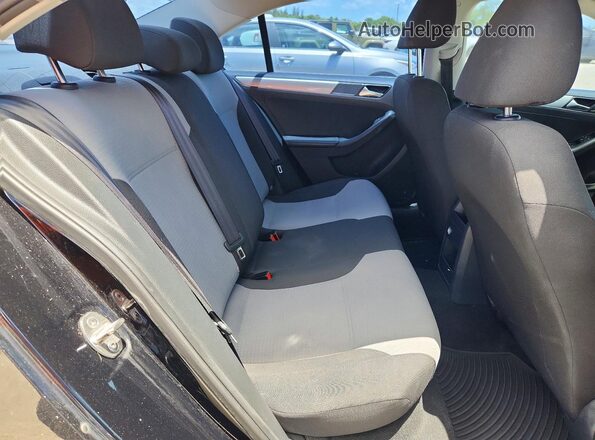 3VW2B7AJ4HM200906 2017 VOLKSWAGEN JETTA Черный Вид задних сидений