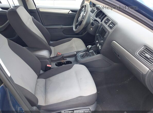 3VW2B7AJ4HM206950 2017 VOLKSWAGEN JETTA Dark Blue Вид салона спереди
