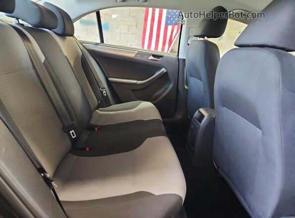 3VW2B7AJ4HM322116 2017 VOLKSWAGEN JETTA Black Rear seats view