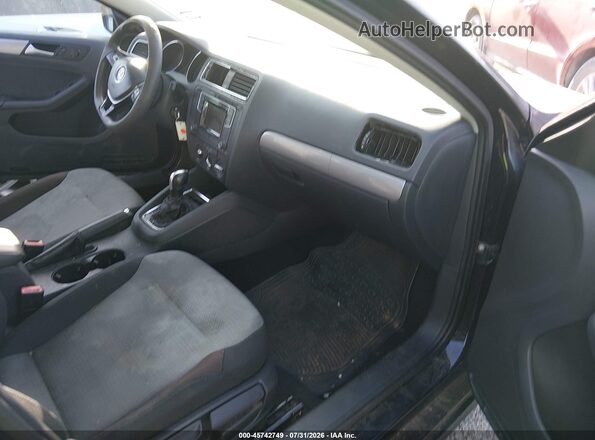 3VW2B7AJ4JM234639 2018 VOLKSWAGEN JETTA Black Widok wnętrza z przodu