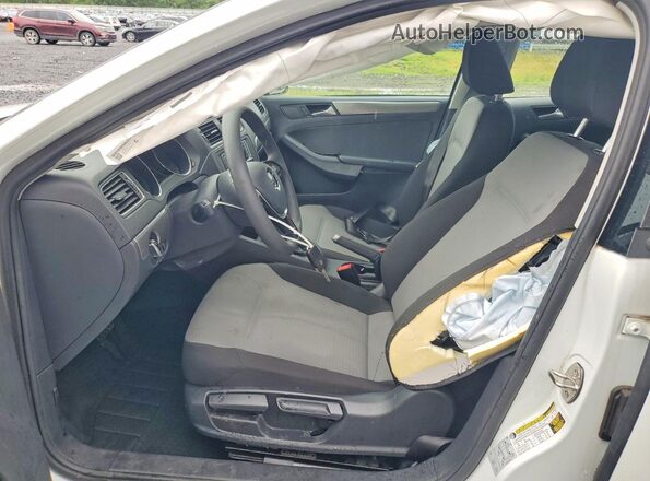 3VW2B7AJ6JM254083 2018 VOLKSWAGEN JETTA White Front interior view