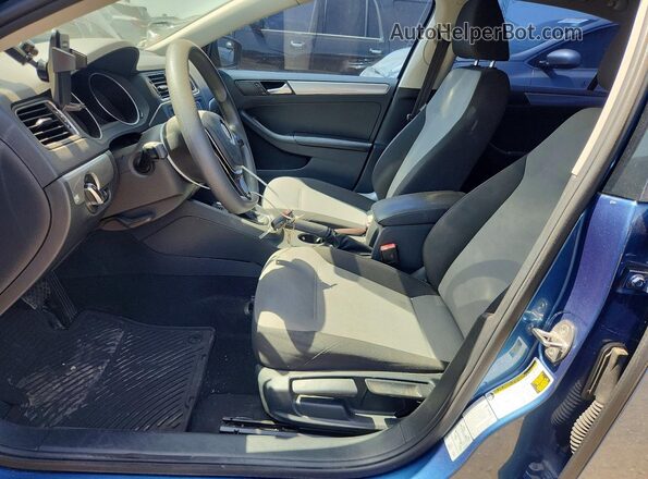 3VW2B7AJ7HM249968 2017 VOLKSWAGEN JETTA Blue Widok wnętrza z przodu