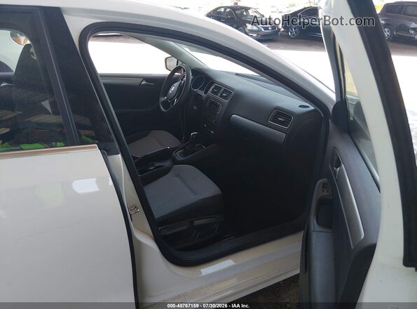 3VW2B7AJ7HM403286 2017 VOLKSWAGEN JETTA Белый Вид салона спереди