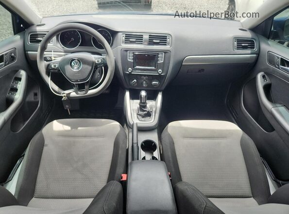 3VW2B7AJ7JM243545 2018 VOLKSWAGEN JETTA Blue Dashboard view