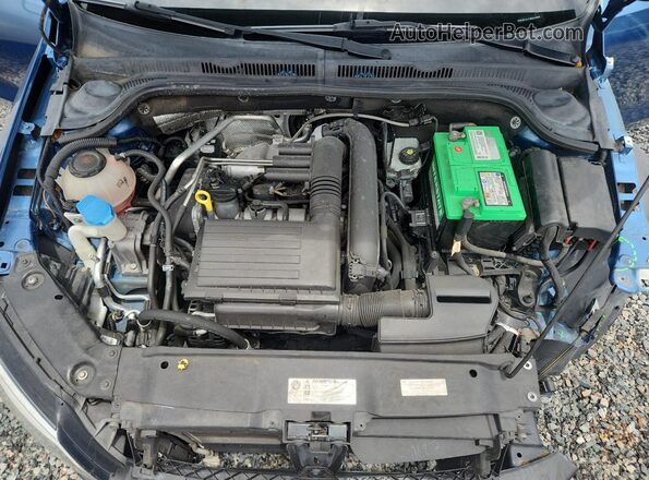 3VW2B7AJ7JM243545 2018 VOLKSWAGEN JETTA Blue Rear interior view