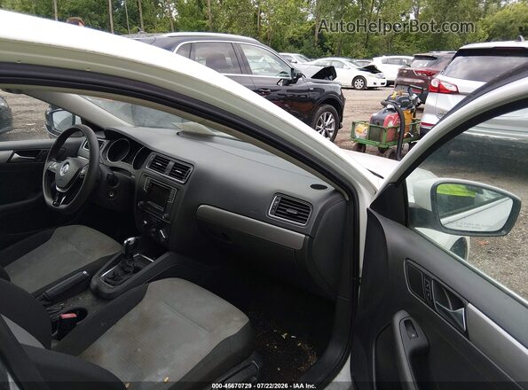 3VW2B7AJ8HM201198 2017 VOLKSWAGEN JETTA White Front interior view