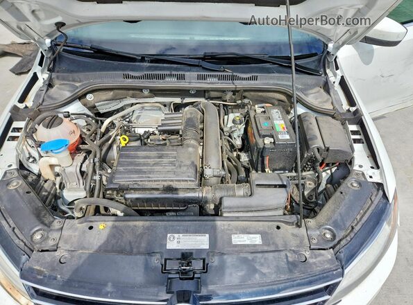 3VW2B7AJ8HM300975 2017 VOLKSWAGEN JETTA Белый Вид задней части салона