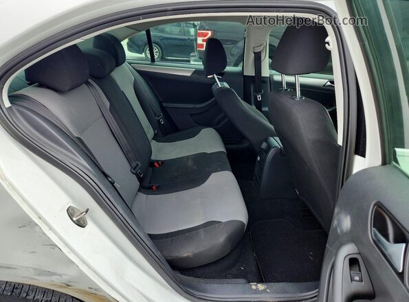 3VW2B7AJ8HM300975 2017 VOLKSWAGEN JETTA Белый Вид задних сидений