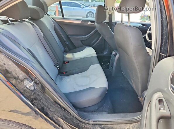 3VW2B7AJ8HM329117 2017 VOLKSWAGEN JETTA Black Rear seats view