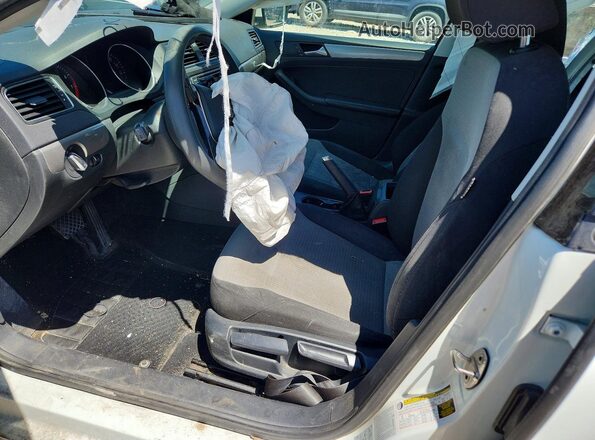 3VW2B7AJ8HM375014 2017 VOLKSWAGEN JETTA White Front interior view