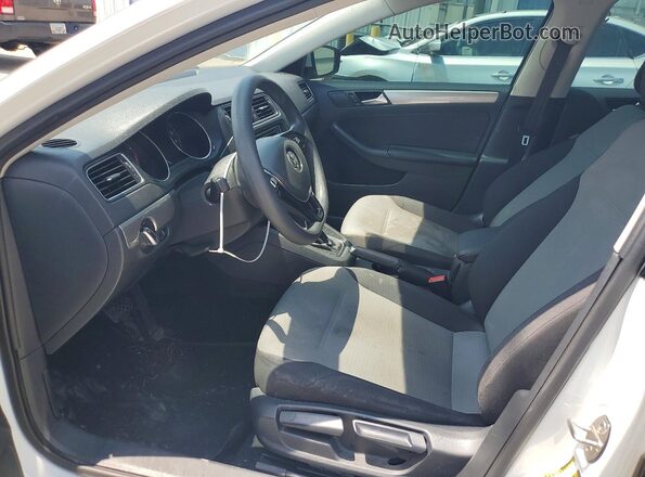 3VW2B7AJ9HM327134 2017 VOLKSWAGEN JETTA White წინა სალონის ხედი