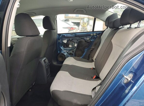 3VW2B7AJ9HM404018 2017 VOLKSWAGEN JETTA Blue Rear seats view