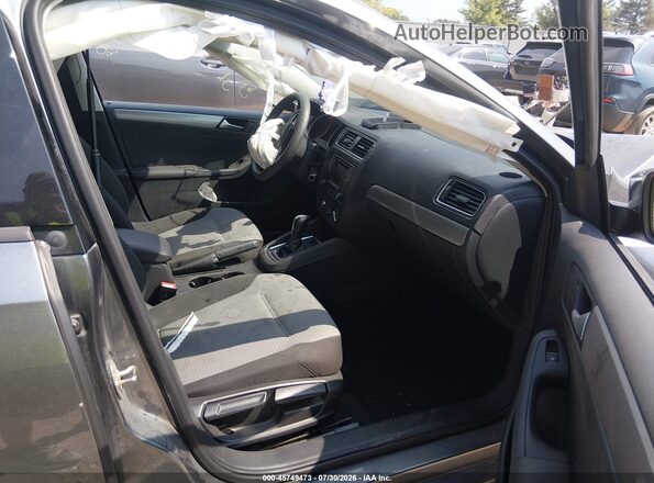 3VW2B7AJ9JM261996 2018 VOLKSWAGEN JETTA Gray Widok wnętrza z przodu
