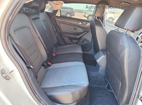 3VW2M7BU9TM025032 2026 VOLKSWAGEN JETTA White Vista de los asientos traseros