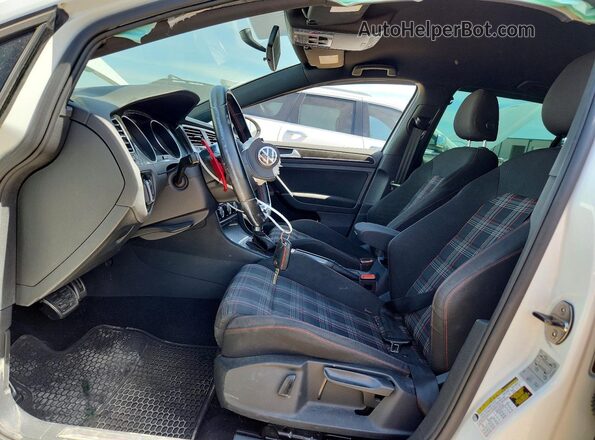 3VW447AU9HM041748 2017 VOLKSWAGEN GTI Белый Вид салона спереди
