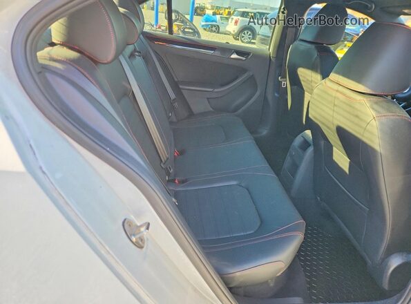 3VW4T7AJXJM214949 2018 VOLKSWAGEN JETTA White Հետևի նստատեղերի տեսք