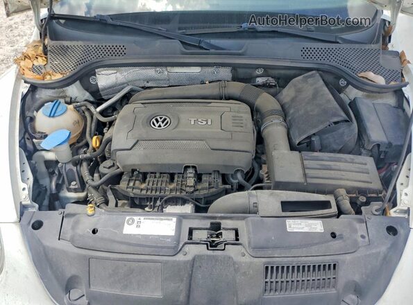 3VW517AT8HM814665 2017 VOLKSWAGEN BEETLE White Widok wnętrza z tyłu
