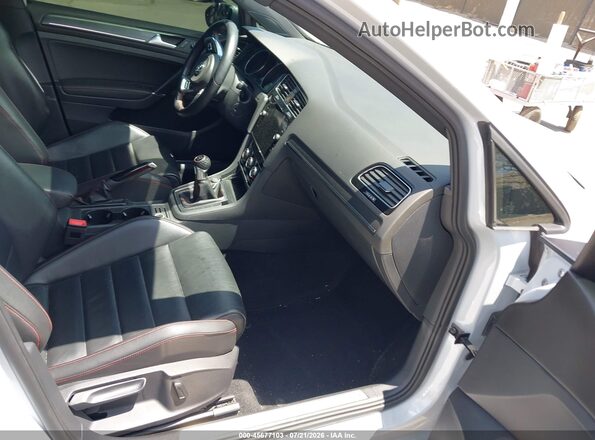 3VW547AU4JM290808 2018 VOLKSWAGEN GOLF Белый Вид салона спереди