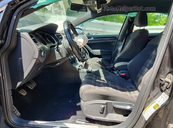 3VW547AU9HM022721 2017 VOLKSWAGEN GTI Black Front interior view