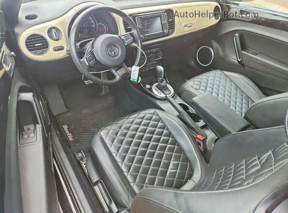 3VW5DAAT1KM507981 2019 VOLKSWAGEN BEETLE Black Widok deski rozdzielczej