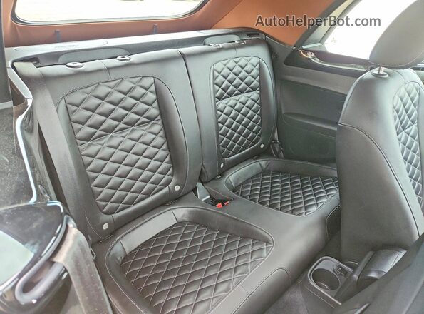 3VW5DAAT1KM507981 2019 VOLKSWAGEN BEETLE Black Widok tylnych siedzeń