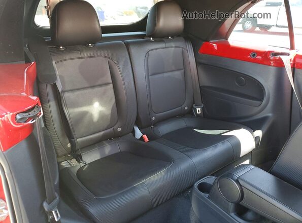 3VW5DAAT9JM505569 2018 VOLKSWAGEN BEETLE Red უკანა სავარძლების ხედი