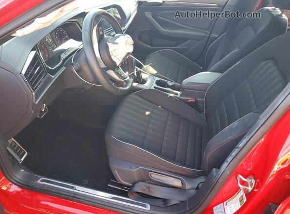 3VW6T7BU1MM020624 2021 VOLKSWAGEN JETTA Red Widok wnętrza z przodu