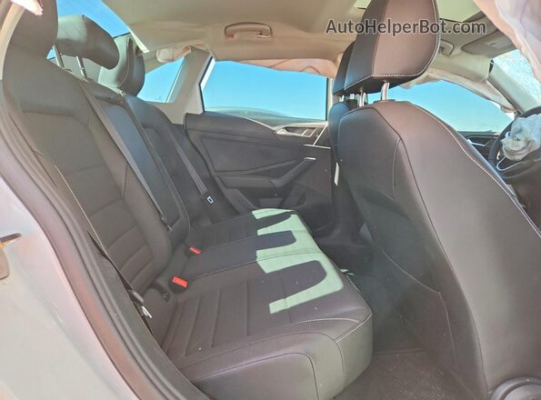 3VW7M7BU0RM097915 2024 VOLKSWAGEN JETTA White Vista de los asientos traseros