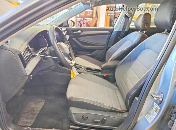 3VW7W7BU0TM030040 2026 VOLKSWAGEN JETTA Серебряный Вид салона спереди