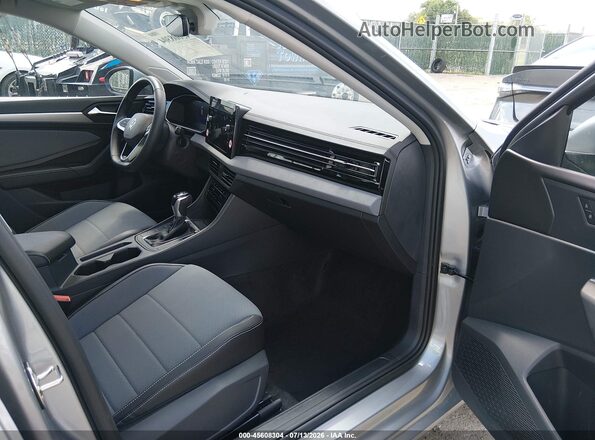 3VW7W7BU8TM053968 2026 VOLKSWAGEN JETTA Silver წინა სალონის ხედი