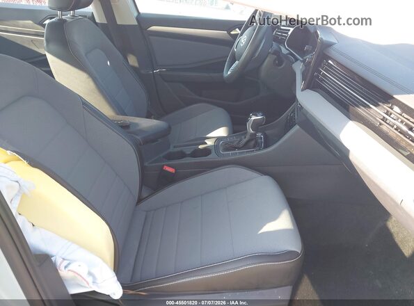 3VW7W7BUXTM007574 2026 VOLKSWAGEN JETTA Blue Front interior view