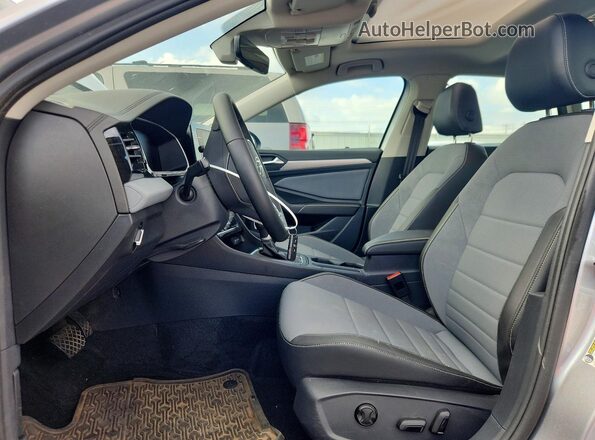 3VW7X7BU4SM010773 2025 VOLKSWAGEN JETTA Silver Вид салону спереду
