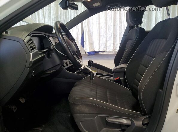 3VWAM7BU3NM019662 2022 VOLKSWAGEN JETTA White Front interior view