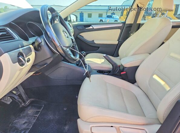 3VWB67AJ7HM278178 2017 VOLKSWAGEN JETTA White Front interior view