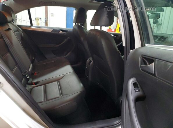3VWB67AJXJM226520 2018 VOLKSWAGEN JETTA White უკანა სავარძლების ხედი