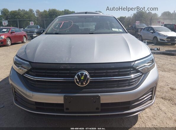 3VWBM7BU2NM033461 2022 VOLKSWAGEN JETTA Silver Rear interior view