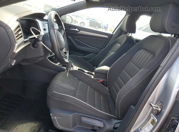 3VWBM7BU4RM073689 2024 VOLKSWAGEN JETTA Silver Вид салону спереду