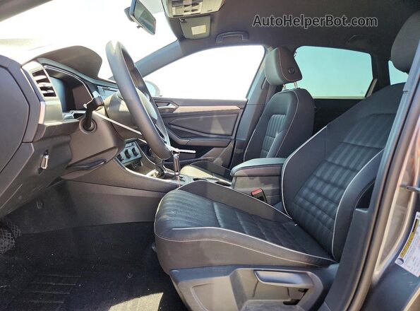 3VWBM7BUXNM024586 2022 VOLKSWAGEN JETTA Gray Front interior view