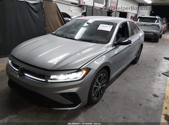 3VWBW7BUXTM027320 2026 VOLKSWAGEN JETTA Silver Առջևի ձախ երեք քառորդ տեսարան