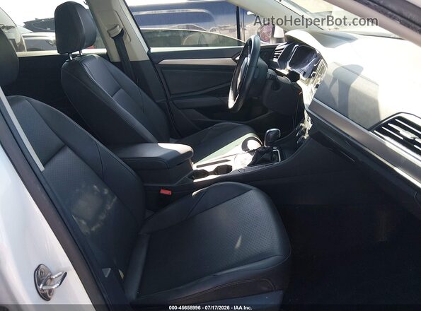 3VWC57BU1KM140532 2019 VOLKSWAGEN JETTA Белый Вид салона спереди