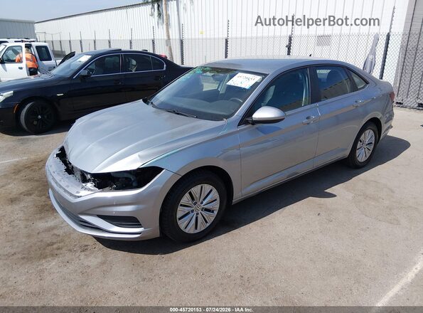 3VWC57BU3KM198772 2019 VOLKSWAGEN JETTA Серебряный Передняя левая четверть