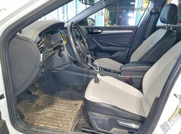 3VWC57BU4KM222660 2019 VOLKSWAGEN JETTA White Front interior view