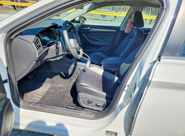 3VWC57BU4MM017956 2021 VOLKSWAGEN JETTA White Вид салону спереду