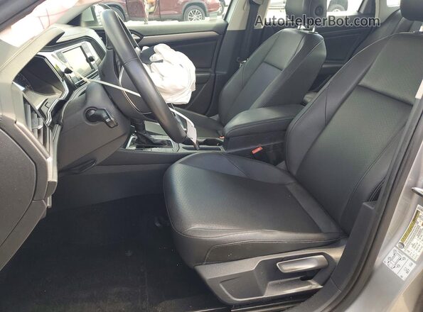 3VWC57BU5LM099730 2020 VOLKSWAGEN JETTA Серебряный Вид салона спереди