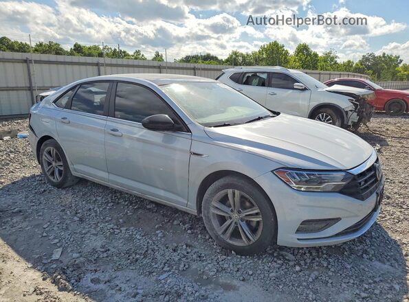 3VWC57BU7KM033971 2019 VOLKSWAGEN JETTA Серебряный Передняя правая четверть